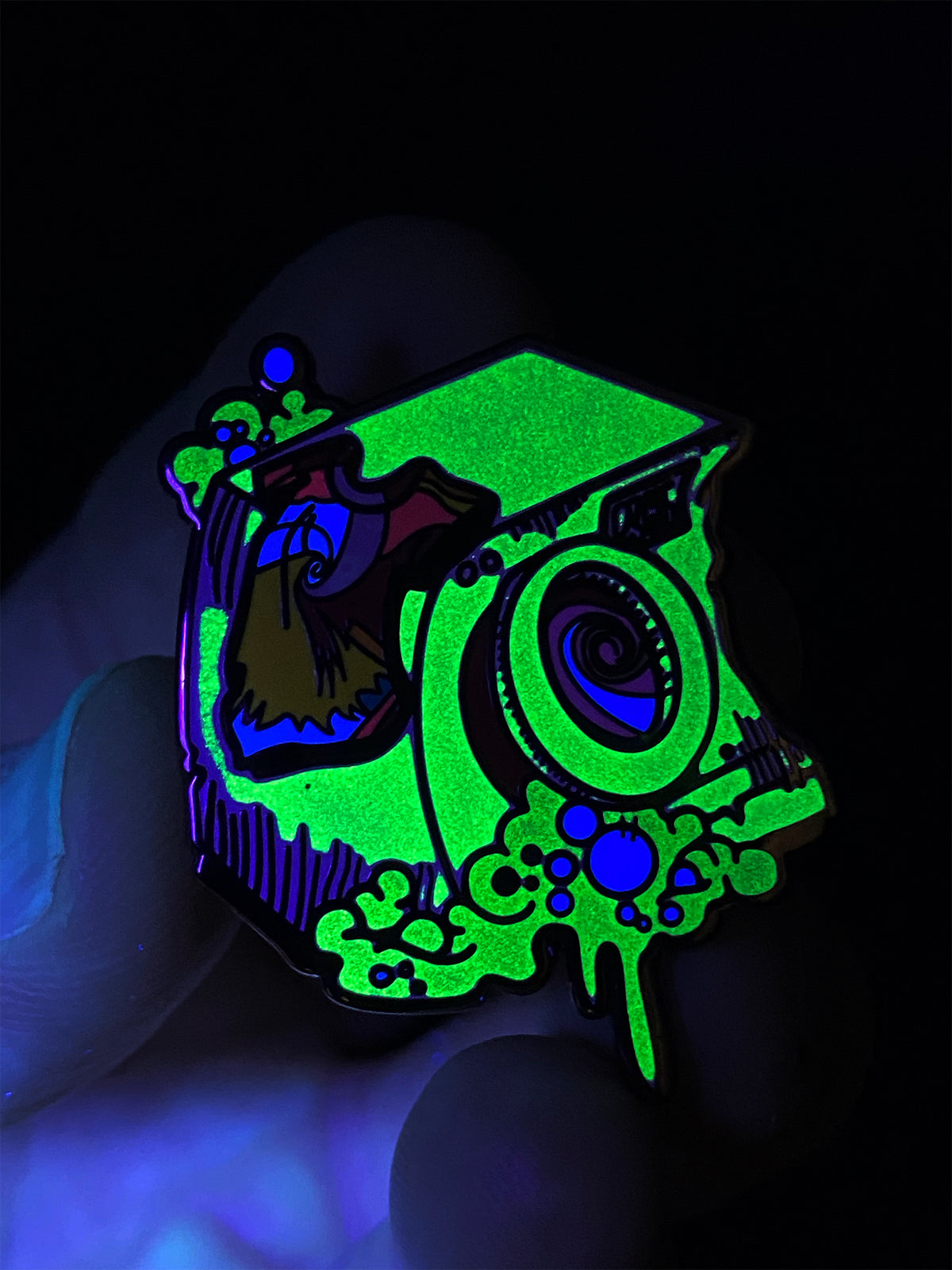 R3G15 Official Fresh Laundry Hat Pin