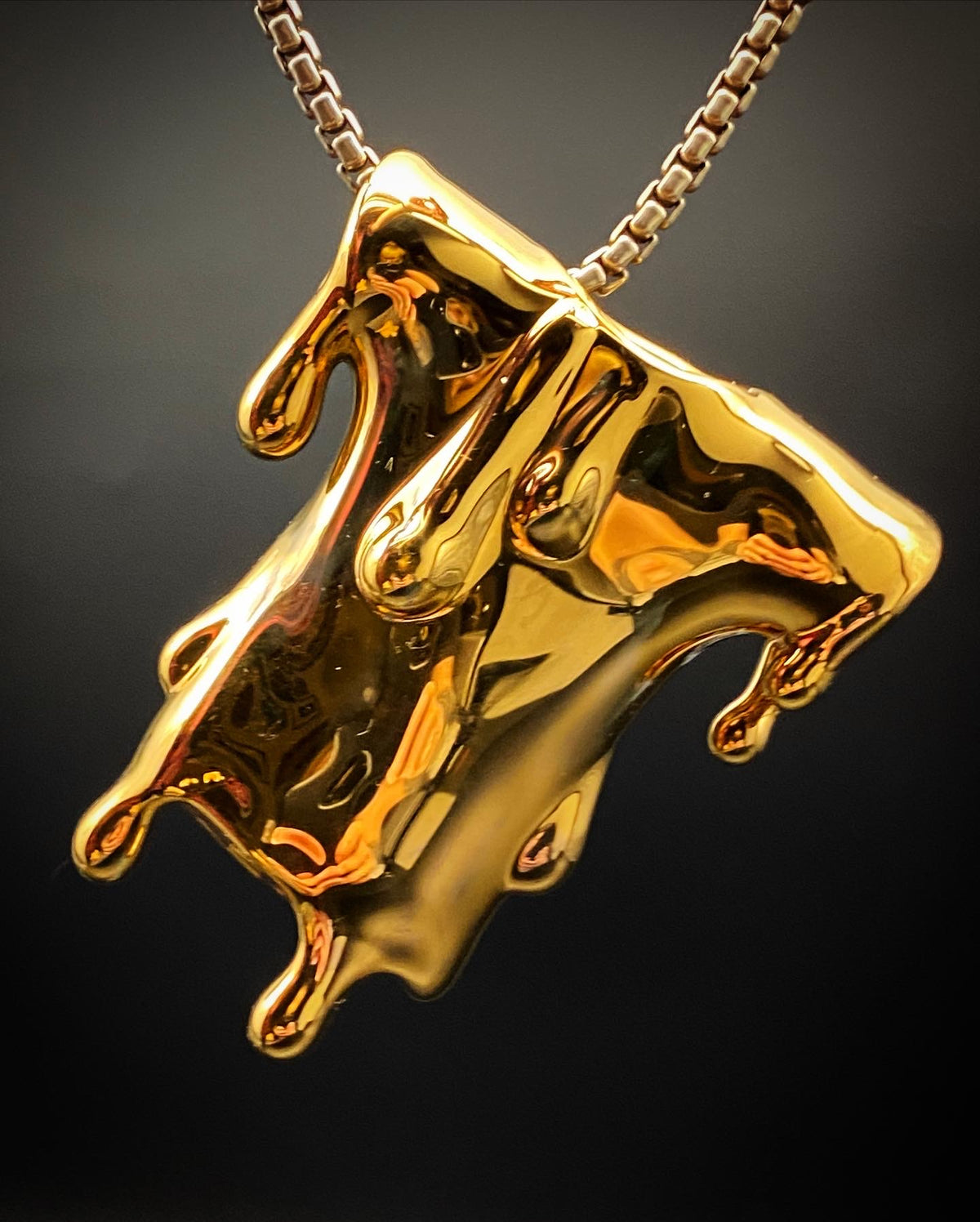 Gold Fresh Glass T-shirt Pendant 2 of 3