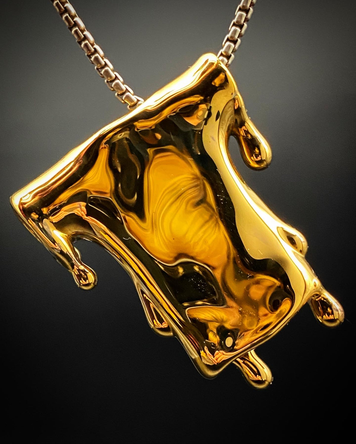Gold Fresh Glass T-shirt Pendant 2 of 3